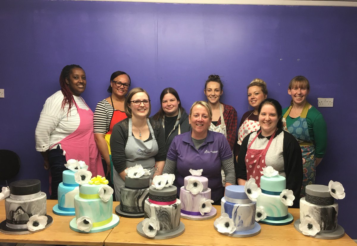 rose_macefield's tweet photo. Fab workshop today! Well done ladies ❤#cakedecorating https://t.co/GAul0kSb1F