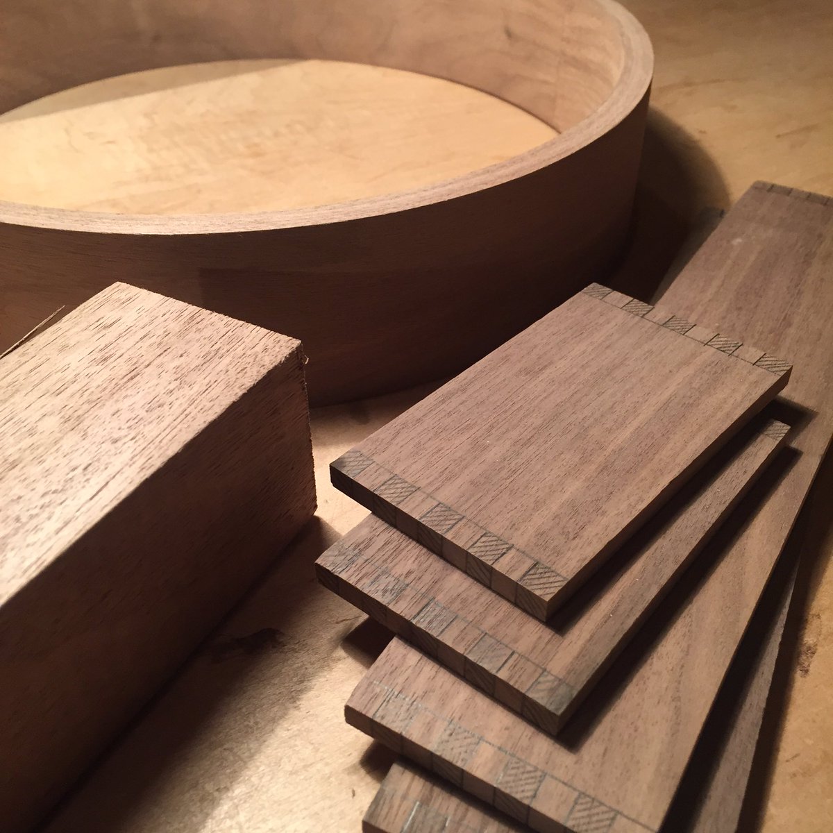 Some walnut parts to keep me busy this winter.
#banjo #luthier #wood