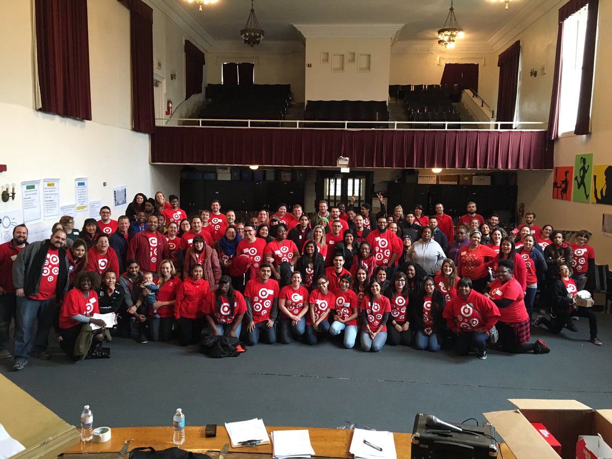 MLK day 2016!! @BooneCPS @ChicagoCares #targetvolunteers thanks for a great day giving back to our community!