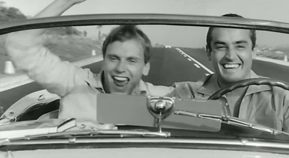 📽Film de la semaine

Pour bien commencer l'année, quoi de mieux qu'un petit voyage à Rome avec le film "Le Fanfaron" (1962) de Dino Risi ?