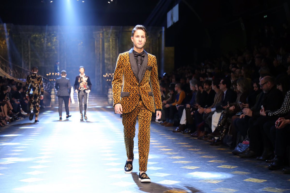 dolcegabbana's tweet photo. @eljuanpazurita making his runway debut with a little bit of freshness as a #DGPrinces. #DGfw18 #RealPeople #DGMillennials https://t.co/yYZ1j4WsAp