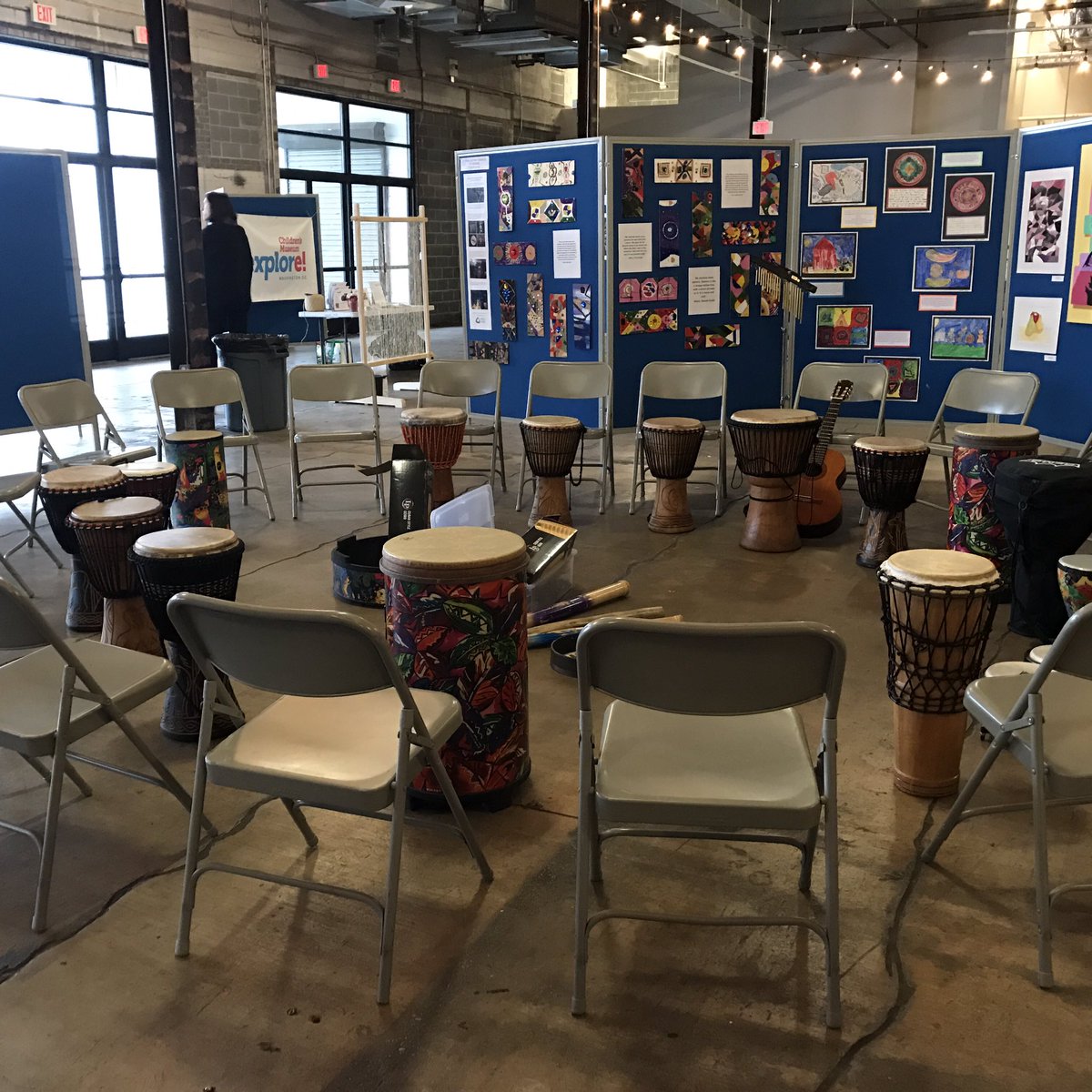 MarlAtelierista's tweet photo. Come on down to Union Market. We are ready to #CreateDC! Free for all 11-4pm @SWSatgoding @DCPSArts https://t.co/B6VqJ8F7sg