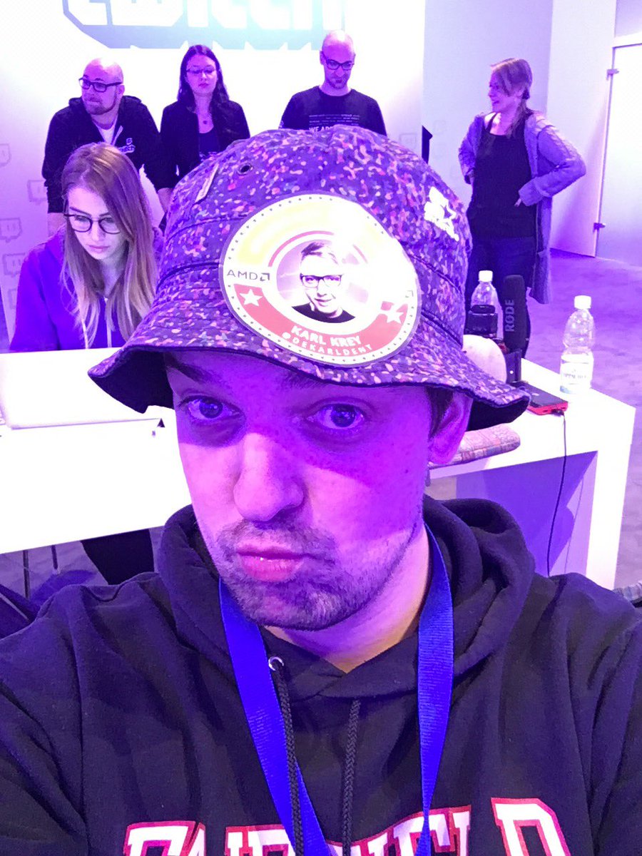HenningSemrau's tweet photo. Mein Duckface für den Süßen #PresidAMD #vote4karl #MeinArschFür******* @Dekarldent https://t.co/oeBoNP99St