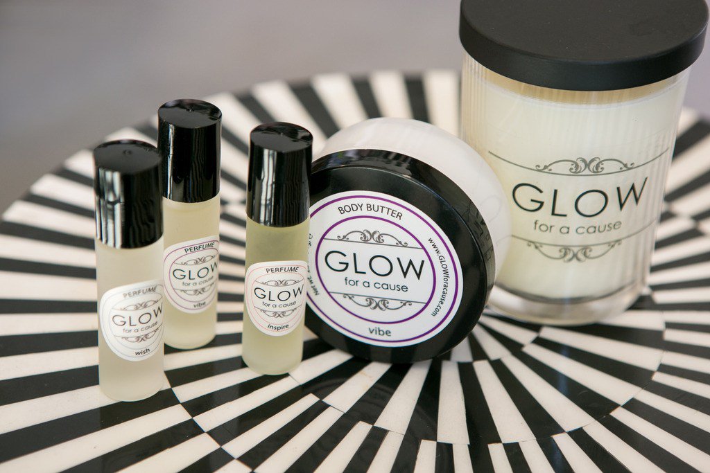 333LovelyLeslie's tweet photo. Give a #ValentinesDayGift that Gives Back from #GlowforACause | #Beauty Review by #SobeSavvy https://t.co/V0GqN7Ln8C https://t.co/fK9KbfbmAy