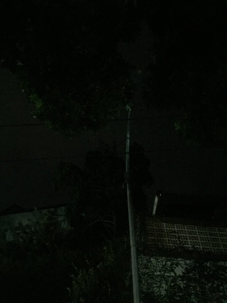 adrielogi's tweet photo. Pa Bos @ridwankamil , lapor nih beberapa penerangan jalan berupa LED putih kece di Jalan Hegarsari Raya, Hegarmanah tidak berfungsi. Nuhun https://t.co/QfjenRevEl