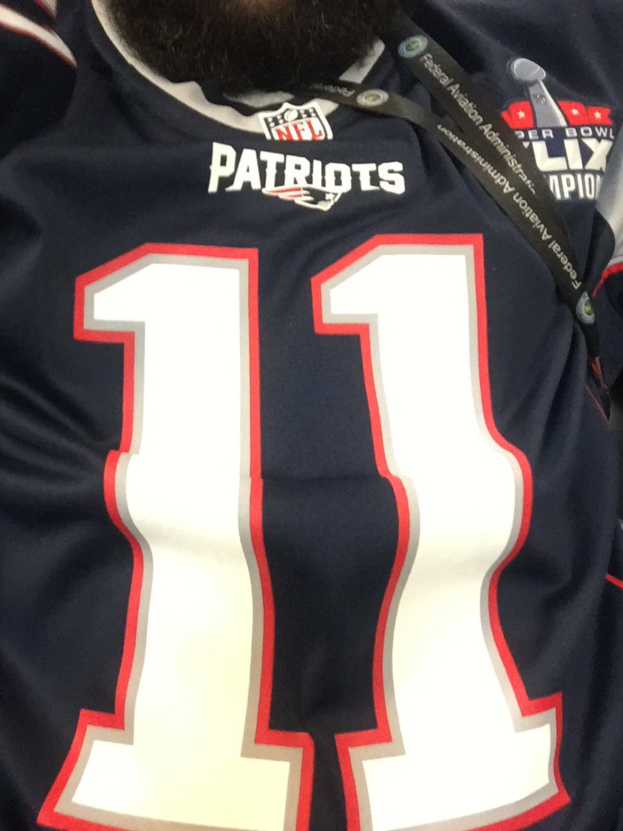 furrymurray2020's tweet photo. Reppin the #patriots and @Edelman11 while at work!
#OneMore #OneMorePhoto https://t.co/8Uzn2VjkAe