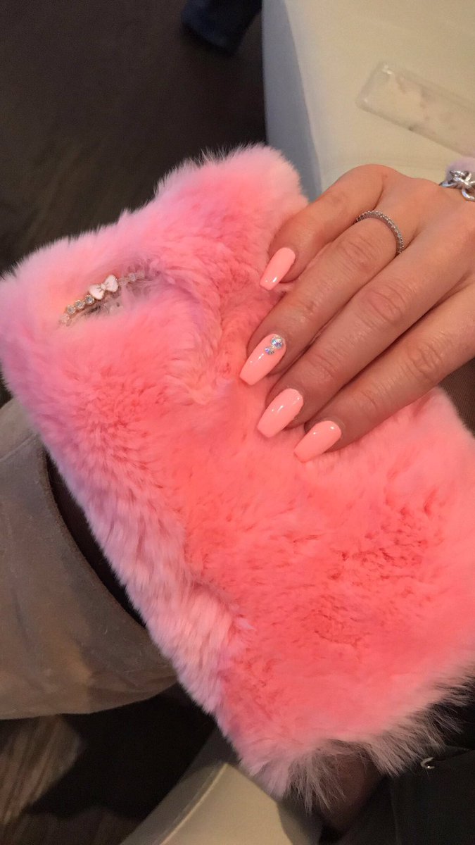 BibisBeauty's tweet photo. OMFG sie ist endlich da 😭😍😍 https://t.co/aSYjUZN9dT
