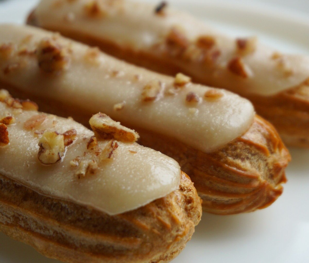 SavingThyme's tweet photo. Butter tart eclair👌🏻🍁 ____________

#savingthyme #catering #patisserie #burlingtonontario 
@dailyfoodfeed @discoverontario @foodnetworkca https://t.co/6UZW4a4wSz