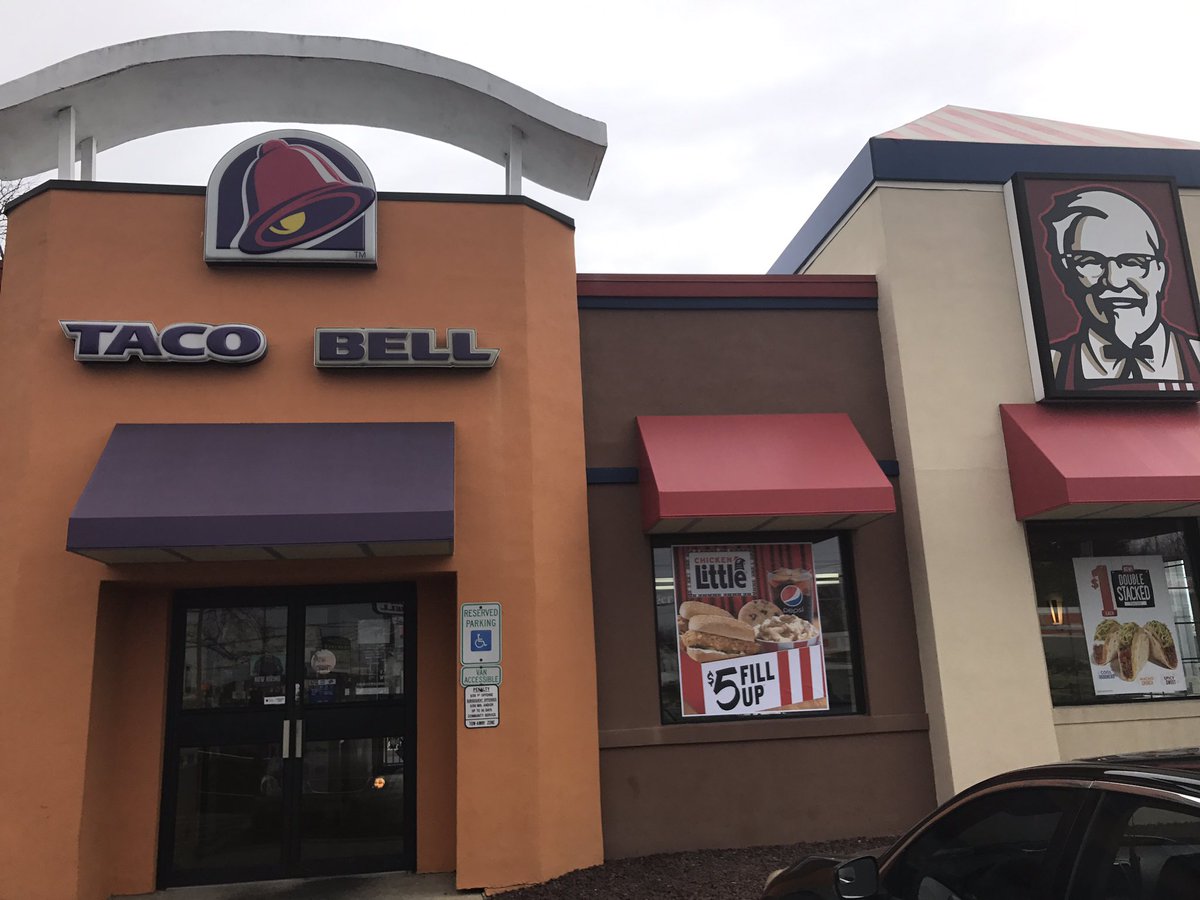 LatiNillionaire's tweet image. @kfc @tacobell #KFCTacoBell Had #MajorProblems! Closed when its suppose2B Open 10:38 opening! No original chicken &amp;amp; No sweet sauce tacos?