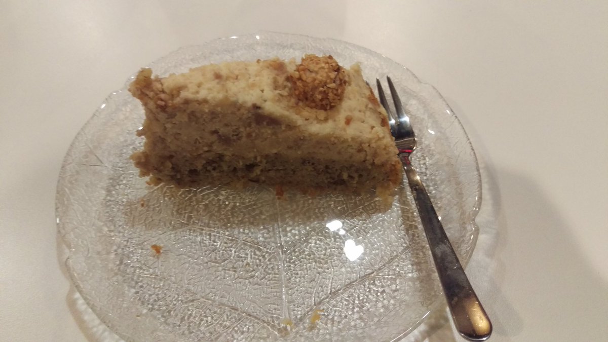 Wally44's tweet photo. Der @vincentkiefer hat gebacken. #GiottoTorte #Vinni29 #Geburtstagsshnattern #Fast30 https://t.co/nwFbjdVeK1