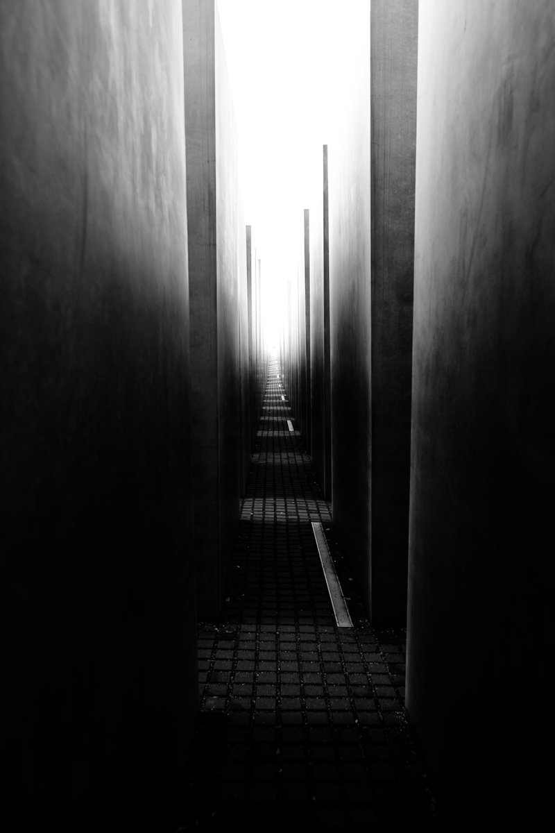jbartke77's tweet photo. Out of the dark #Berlin #photography #blackandwhitephotography #blackandwhite #monochrome #fujifilm #Xt2 #xf16mmm #memorial #monument https://t.co/InInMSawCT