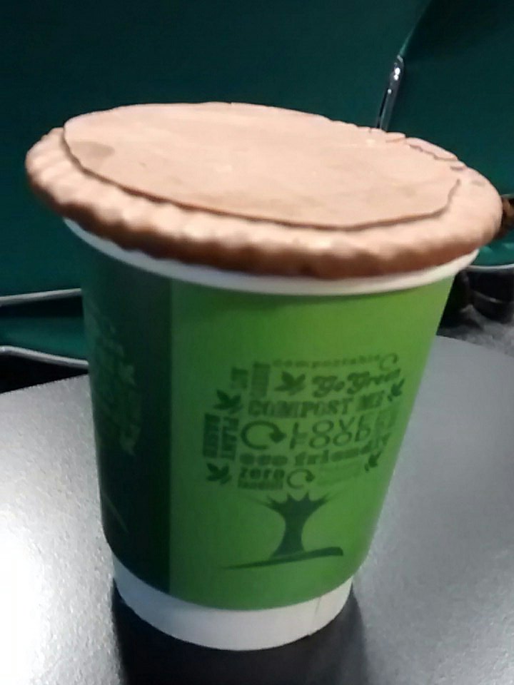 keletkezes's tweet photo. In dire need of #stroopwafel after stretching my intellect on questions of authenticity and tradition #sovietcollapse https://t.co/U08vcTZj6k