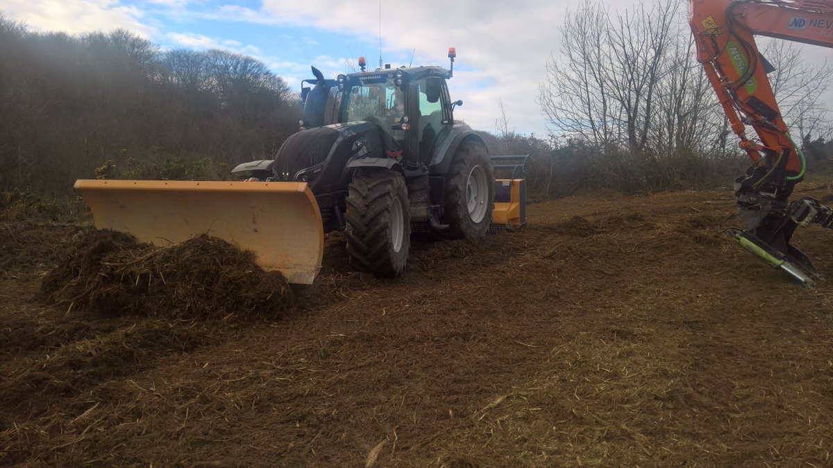 nevdavies4's tweet photo. Bit of scrub clearance today #don'tfuckabout!!!! https://t.co/xyN0Zxom3k