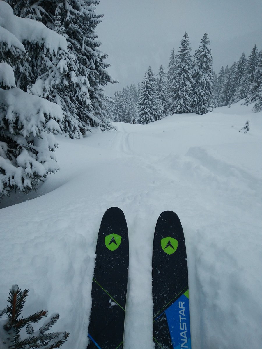 Absolute_Alps's tweet image. Finally the season is up and running. Knee deep powder all over the mountain  😃 @Absolute_Alps