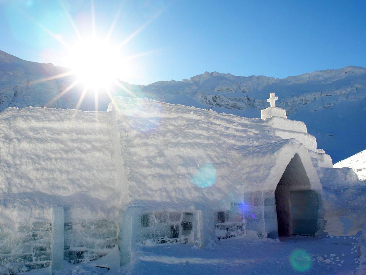 ChrchCurmudgeon's tweet photo. In this cold weather, remember to cover your church plant. https://t.co/Dopq1j39t1