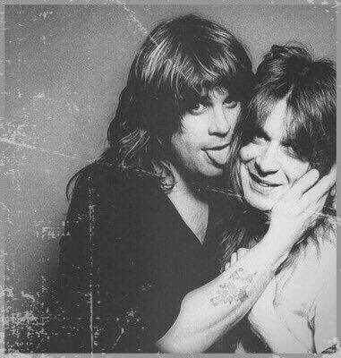 OzzyOsbourne's tweet photo. with Randy Rhoads https://t.co/6iPshNh0Tw