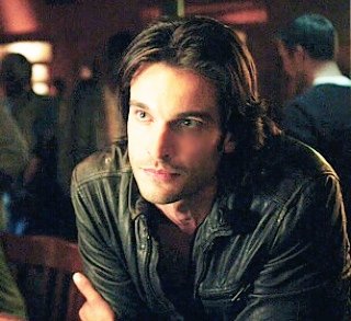 DanieldiTomass0's tweet photo. @danielditomasso as #KillianGardiner at the #BentElbow bar ๐ป #Witchees ! ๐ @WitchesEastEnd #renewwitchesofeastend https://t.co/mQouTN568D https://t.co/c6wSKgfGMv