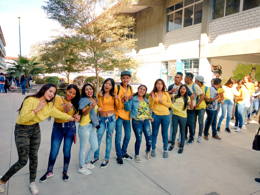 Prepa16Oficial's tweet image. 400 estudiantes, 10 estaciones, 10 equipos vive #Rally #CursodInducción #2017A #pertenencia #identidad @udg_oficial #Prepa16UdeG @sems_udg