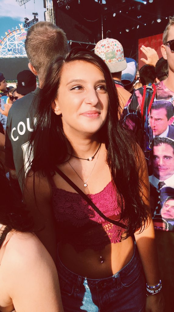 dphieub's tweet photo. HAPPY BIRTH-YAY!!! Just a little shoutout to our adorable sister Torey!✨🦄 We all hope your day is full of smiles, lit music, and good vibes! https://t.co/QSoCcxpZ9G