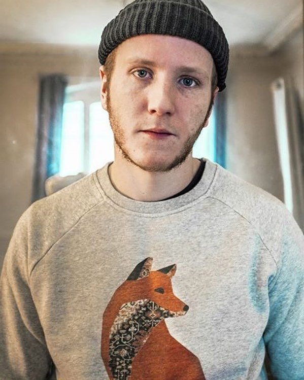 apadanaparis's tweet photo. Renard 🐺 
#apadanaparis #fox #sweat #persan #apadana #fujix100s https://t.co/BcKv4IQatb https://t.co/iW4sNYEapw