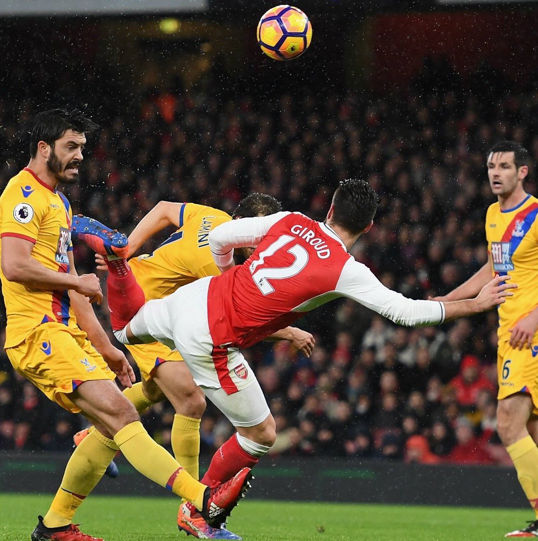 TheHeadtoHead's tweet photo. Who's goal vs Crystal Palace was better?

RT for Carroll's bicycle kick🚴 
LIKE for Giroud's scorpion kick🦂 https://t.co/6dq6tH8EJW