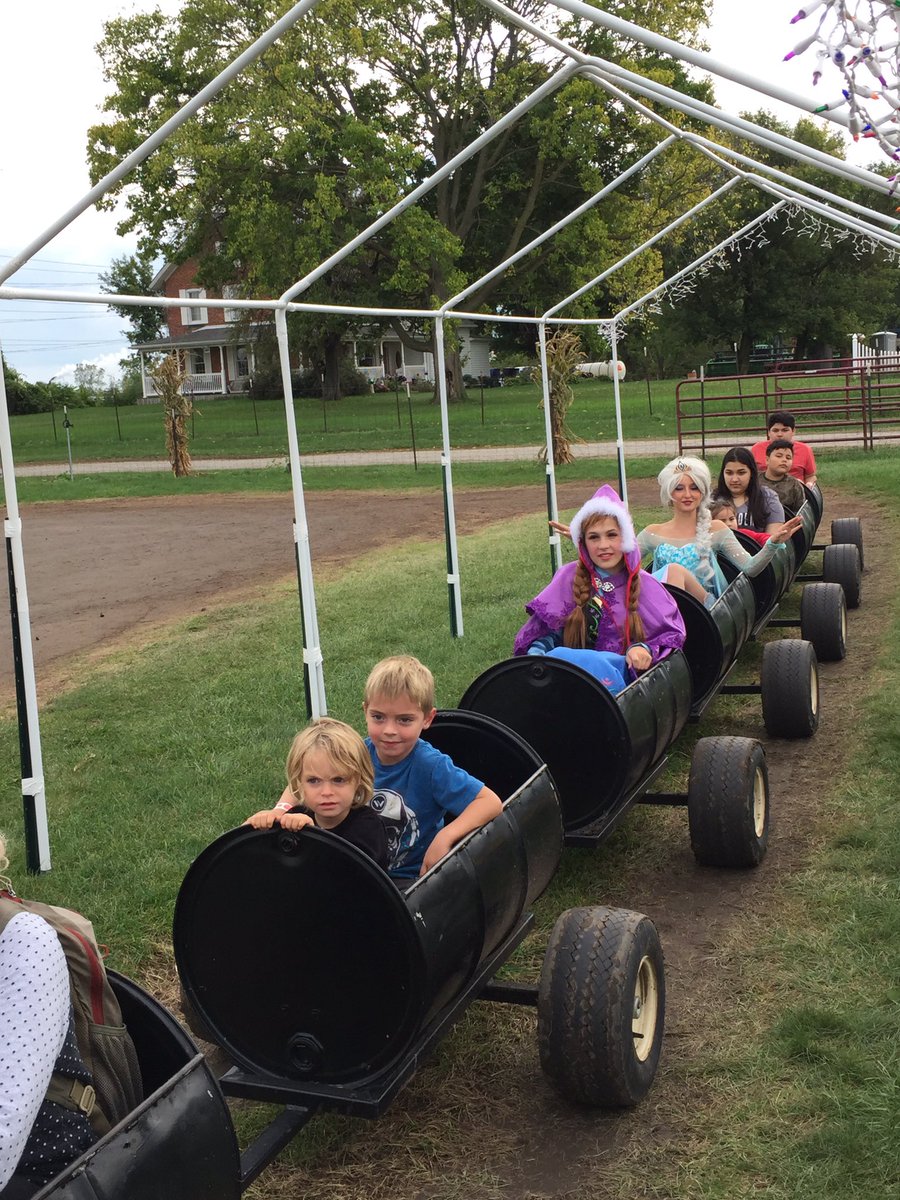kackleberryfun's tweet photo. BARREL TRAINS! https://t.co/zWuUcKrN5l