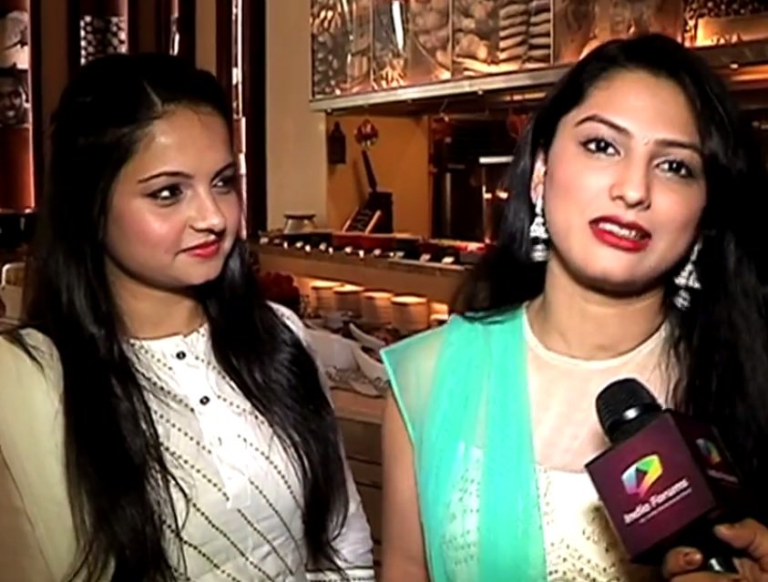 GiaaManekWorld's tweet photo. Some more❤️❤️💕💕 #unedited #GiaaRucha #GiCha :)
@Giaa_Manek @ruchahasabnis https://t.co/4stkpmGKkm