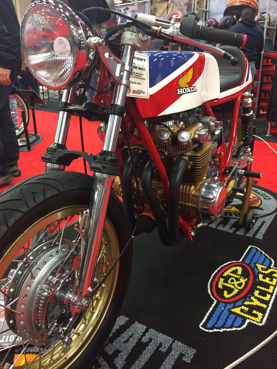 Michal92B's tweet photo. Spotted the #ModifiedRetro CB500 cafe in the @JPCycles #UBCBS https://t.co/h7VL2URlL6