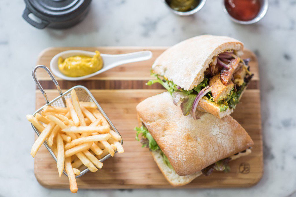 BrassiMx's tweet photo. Un rico sandwich para acompañar este sábado y hacerlo más delicioso.
¡Te esperamos en Brassi! https://t.co/KYwmid6ncG