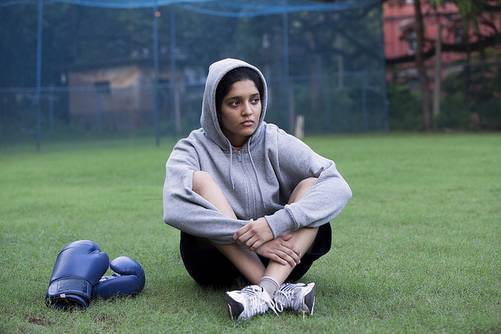 bollywoodpataka's tweet photo. #Jiofilmfareawards #Livetweet #filmfareawards2017
#Filmfare #BestFemaleDebut GOES 2 #RitikaSingh for #SaalaKhadoos https://t.co/vAxeKrfVNL https://t.co/DRa9mJ1NmM