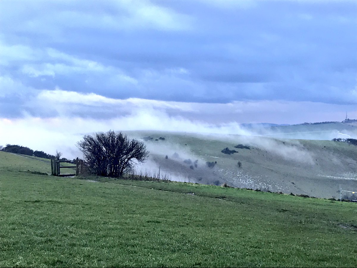 jaymzdee's tweet photo. #brighton #cloudforming #sussex #nature https://t.co/rWW16SFOTv