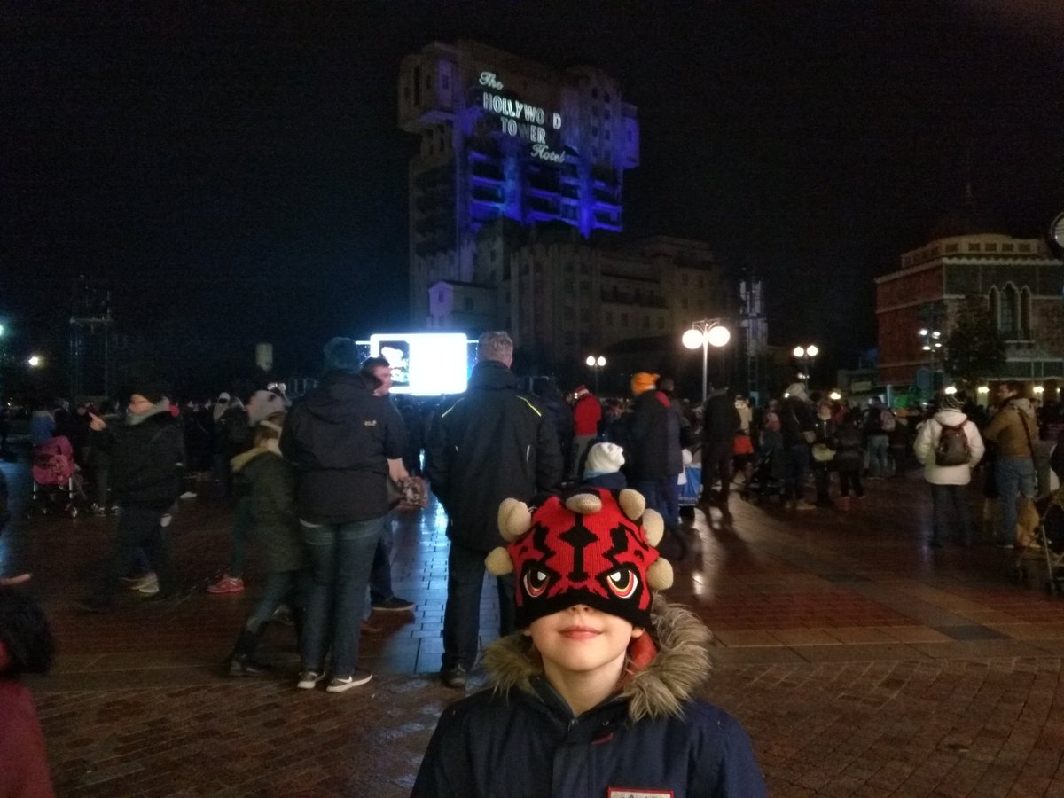 Decroixvincent's tweet photo. #Darkmaul attend le spectacle à sa gloire hahaha. #facetheforce @DisneylandParis https://t.co/SNadzhPplv