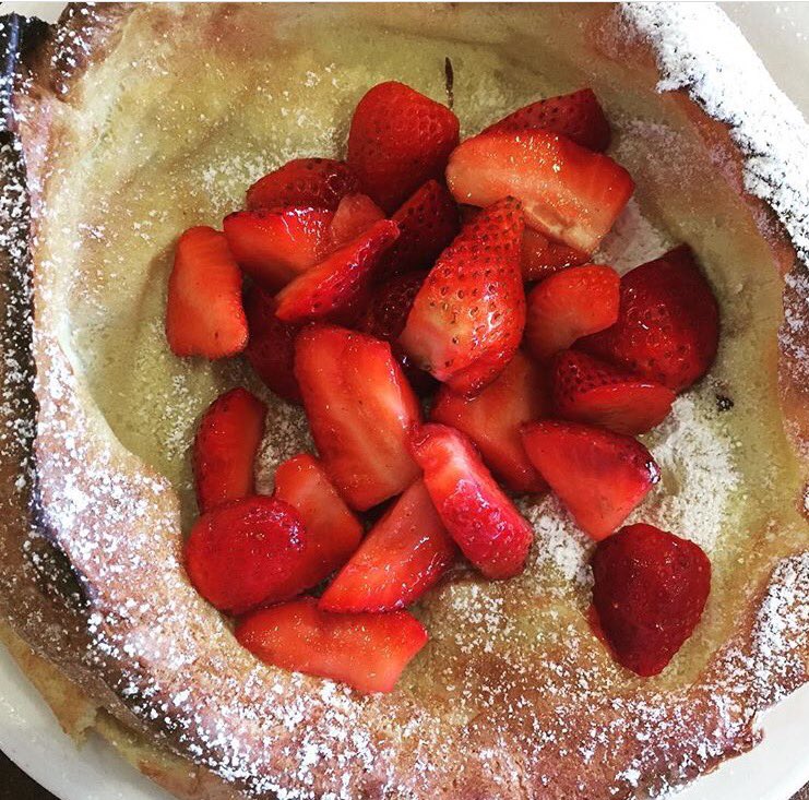 measterson's tweet photo. Breakfast: Dutch Baby Pancake with Fresh Strawberries.
 #pancakes #dutchbaby #delicious #fresh #treat #brunch #california #kidfood #momlife https://t.co/RZa2EFMLOE