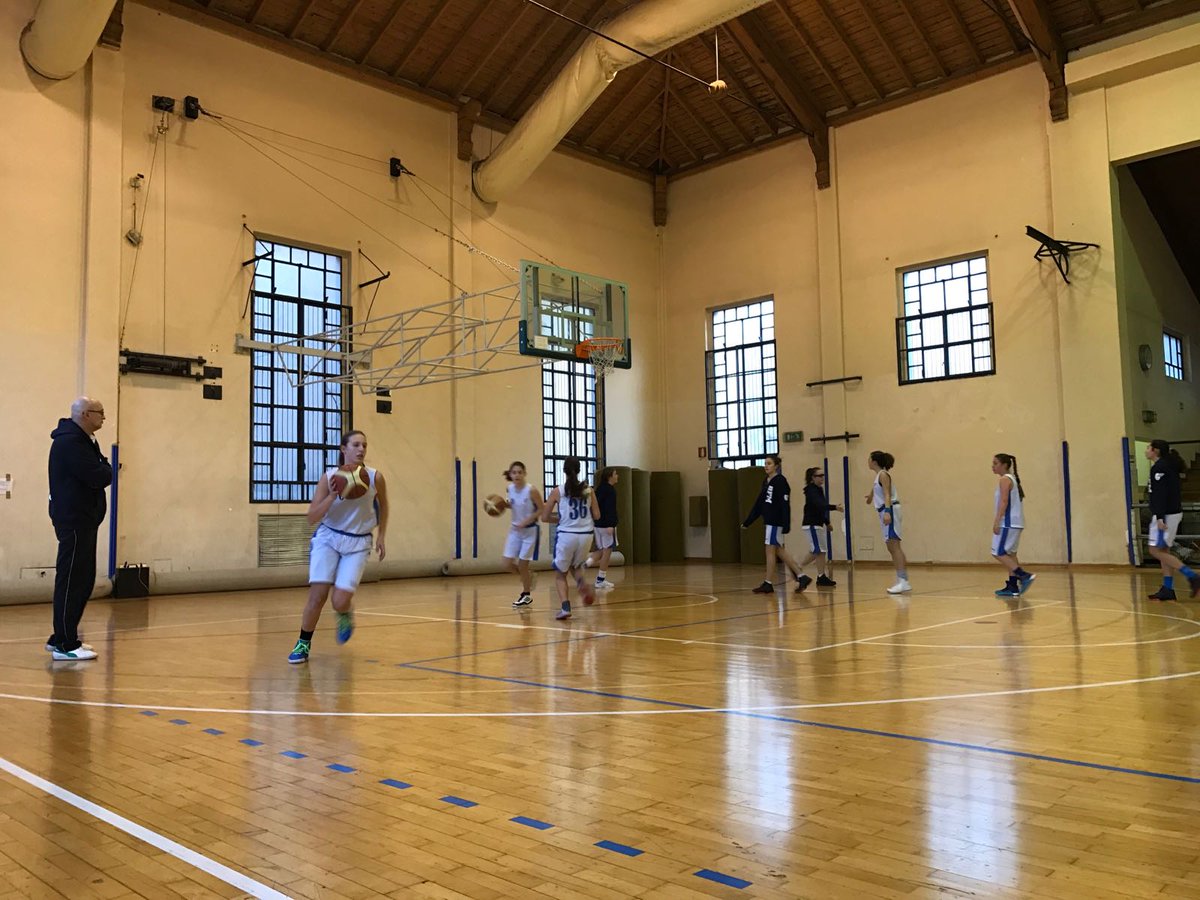BF_Milano's tweet photo. Partita di ritorno Vs. HYC nel campionato U16. Perso 29-51 ma con diverse cose positive. Non si molla !! https://t.co/ELz6J2JBYK