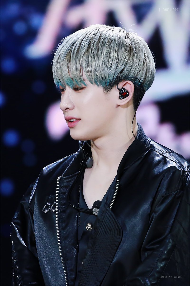 wonho_save's tweet photo. 어제자 예쁜 호석이 😭 오랜만에 보는 무대라 더 멋있었구~ !
상 받은거 축하해 ❤ https://t.co/Of66iyWVqu