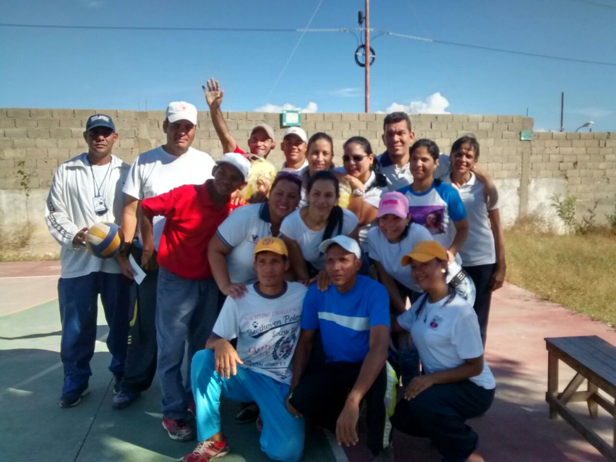 Geamarabilis's tweet photo. Grupo estable de voleibol de la U.E. Br. Alberto Sanabria compartiendo con otras instituciones. https://t.co/zqNM5VlE0R