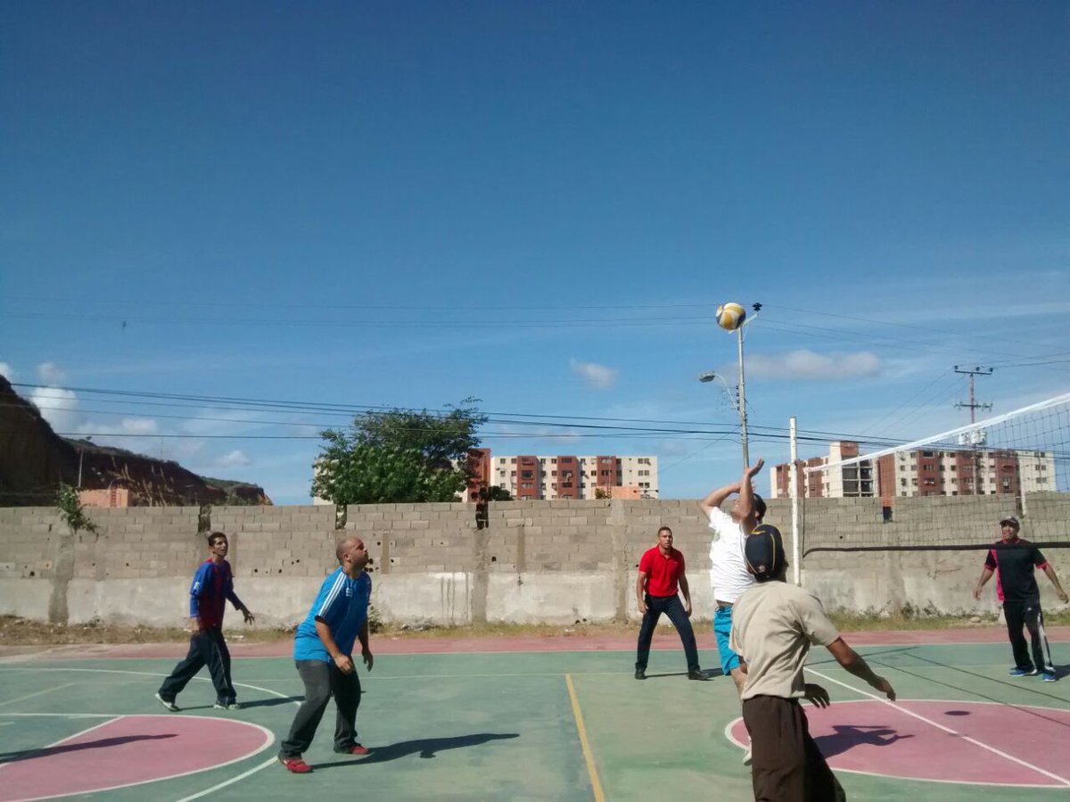 Geamarabilis's tweet photo. Grupo estable de voleibol de la U.E. Br. Alberto Sanabria compartiendo con otras instituciones. https://t.co/zqNM5VlE0R
