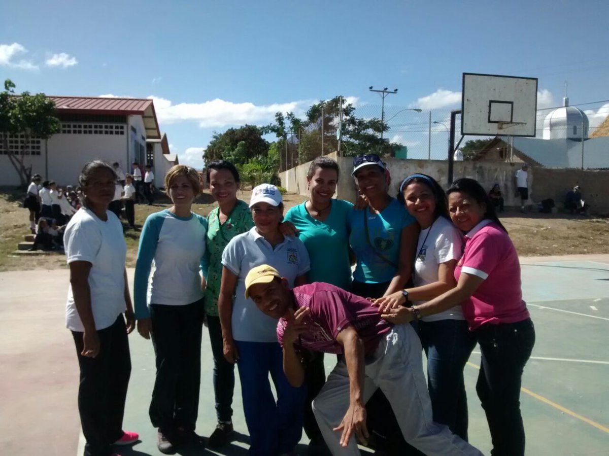 Geamarabilis's tweet photo. Grupo estable de voleibol de la U.E. Br. Alberto Sanabria compartiendo con otras instituciones. https://t.co/zqNM5VlE0R