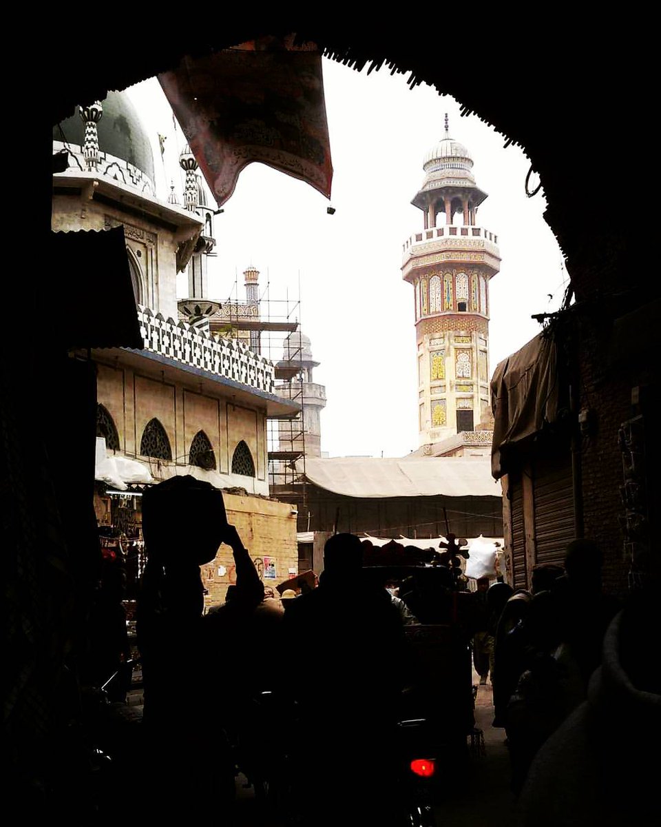 geronimouh's tweet photo. #Lahore #لاہور
#WazirKhanMosque as viewed from #ChittaGate
PC @AroosaShaukat
https://t.co/kMOMscaN1J https://t.co/G75ah7Z64J