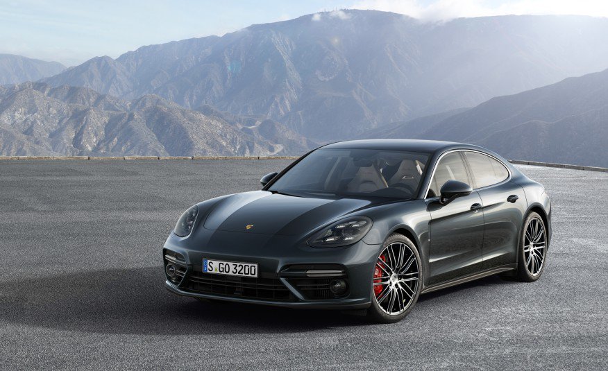 HDmotori's tweet photo. Al @MondialAuto ci ha fatto sognare. Sulle Dolomiti saprà sicuramente sorprenderci. #Panamera #WinterTest Un nuovo #HDtest @PorscheItalia https://t.co/hyFOUYDlyK