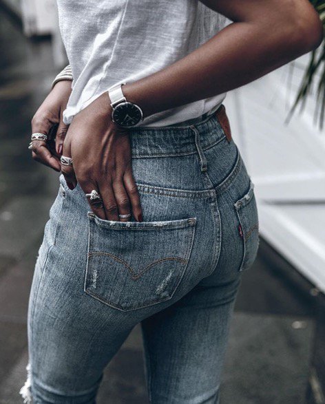 Simplicity is the keynote of all true elegance.. 
Shop #eliebeaumont: bit.ly/2iQbhRU