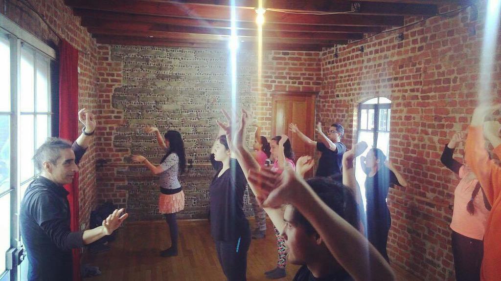 artesycirco's tweet photo. #mimocorporal con Ramón Solano ✨🤗 #magic #inspiración #artesycirco #LaCasa https://t.co/yZxpdSPoad https://t.co/gnbC9xSsDz