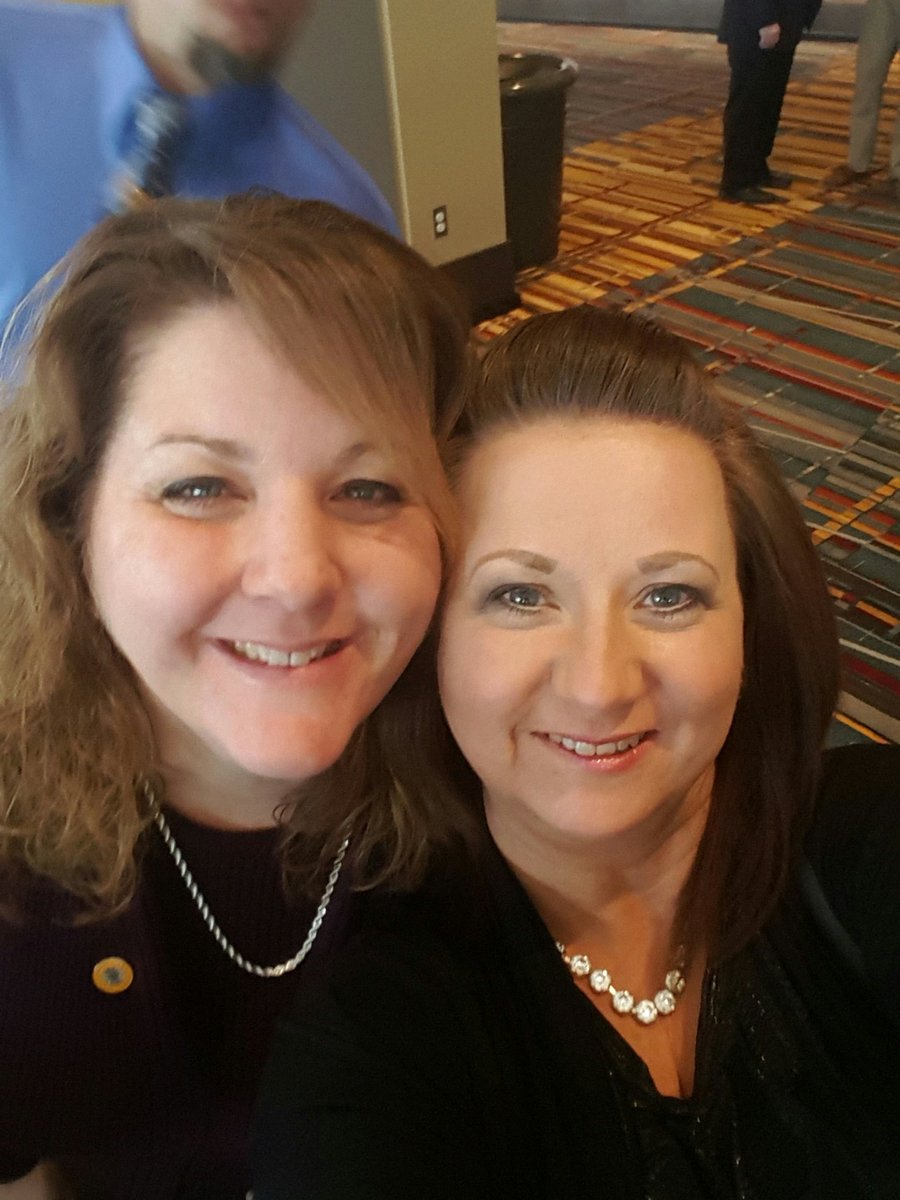 PintCIZEHeather's tweet photo. @AmbitEnergy #simulcast2017 https://t.co/s396WwvUY3