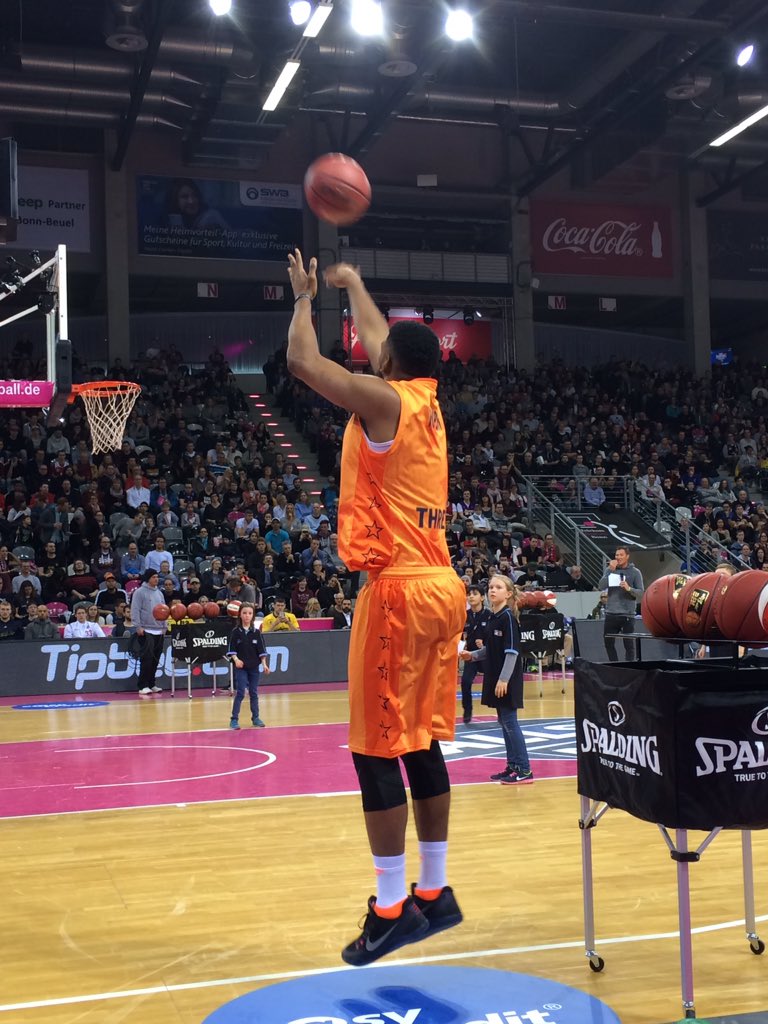 Sal_SportEagle's tweet photo. .@RyT5 of @TelekomBaskets outscores P. Schwethelm of @EWE_Baskets for Three-Point Title at @easyCreditBBL #ALLSTARDay #EuroHoops on @Sqor https://t.co/tt1cv36zEj