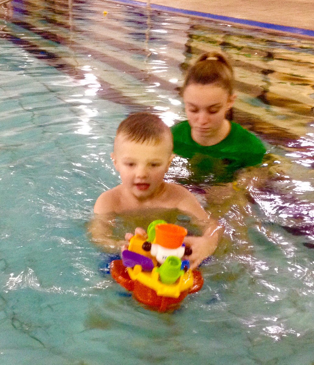 A BIG thank you to <a href="/BRTsantasleigh/">Barry Santa Sleigh</a> for our new toys. We had great fun in the pool today 😀🌲🎁