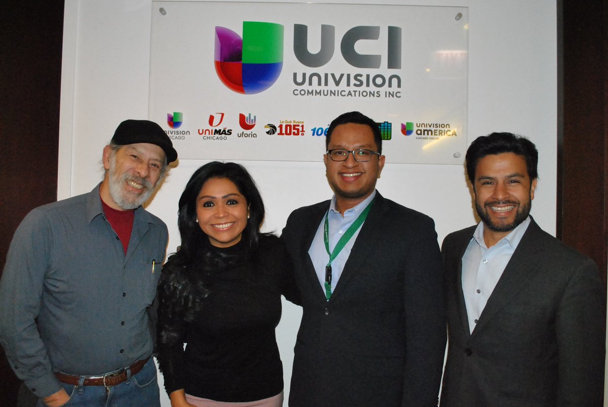 ConsulMexCho's tweet photo. Hoy en #HablandoConElCónsul Jorge Mújica de #ARISEChicago e Irakere Picón, Abogado de #NIJC #EnVivo por @unichicago 1200AM con @aileenocana https://t.co/cDUYI9TER7
