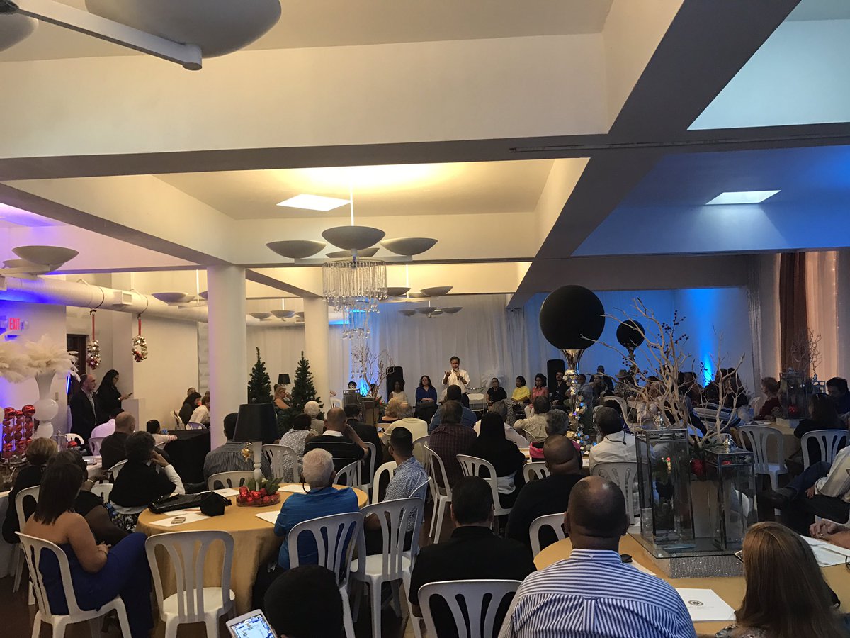 Miguel_Romero_'s tweet photo. Hoy en reunión de trabajo con algunos líderes comunitarios de San Juan para presentar nuestro equipo en el @SenadoPR https://t.co/maGEUrY8SH