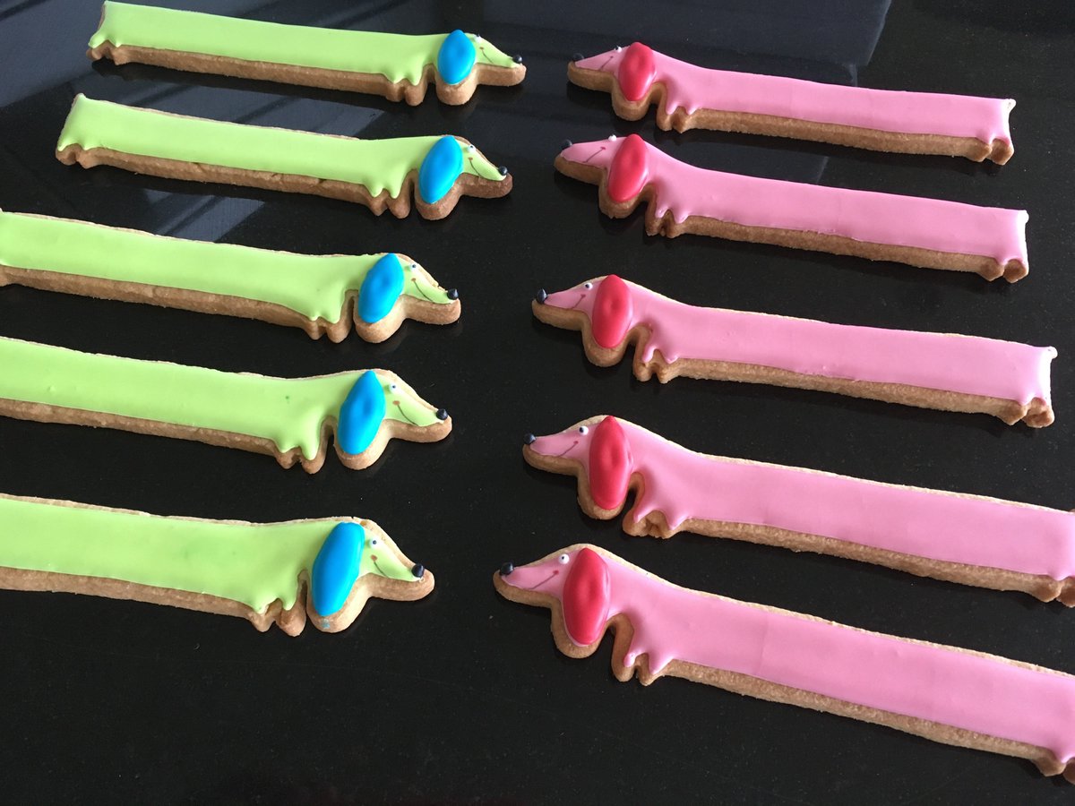 FinalTouchCakes's tweet photo. Spent the morning making delicious Dachshund's - boxed in their kennels ready to be sent out to a lucky client. https://t.co/2camnHo2gO