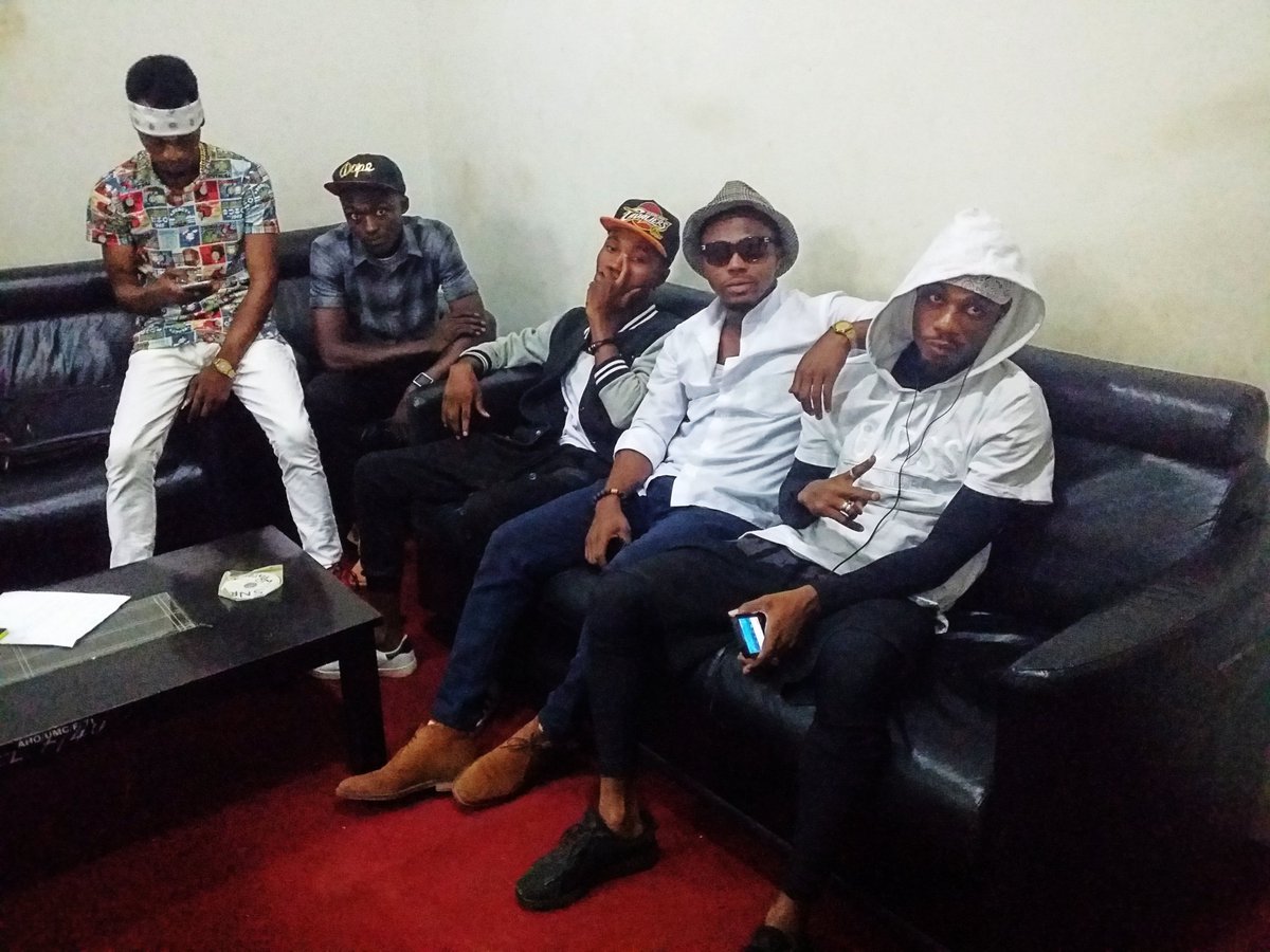 Treywan_1's tweet photo. #SwaggNaTion is Live on Air📡 Now..Ahoto FM 92 3
#WoHiaPaper #LegeLege
@youngrobby1 @edem_qumeqo @SwaggBoiBreeze https://t.co/6Rq2QfYGTQ