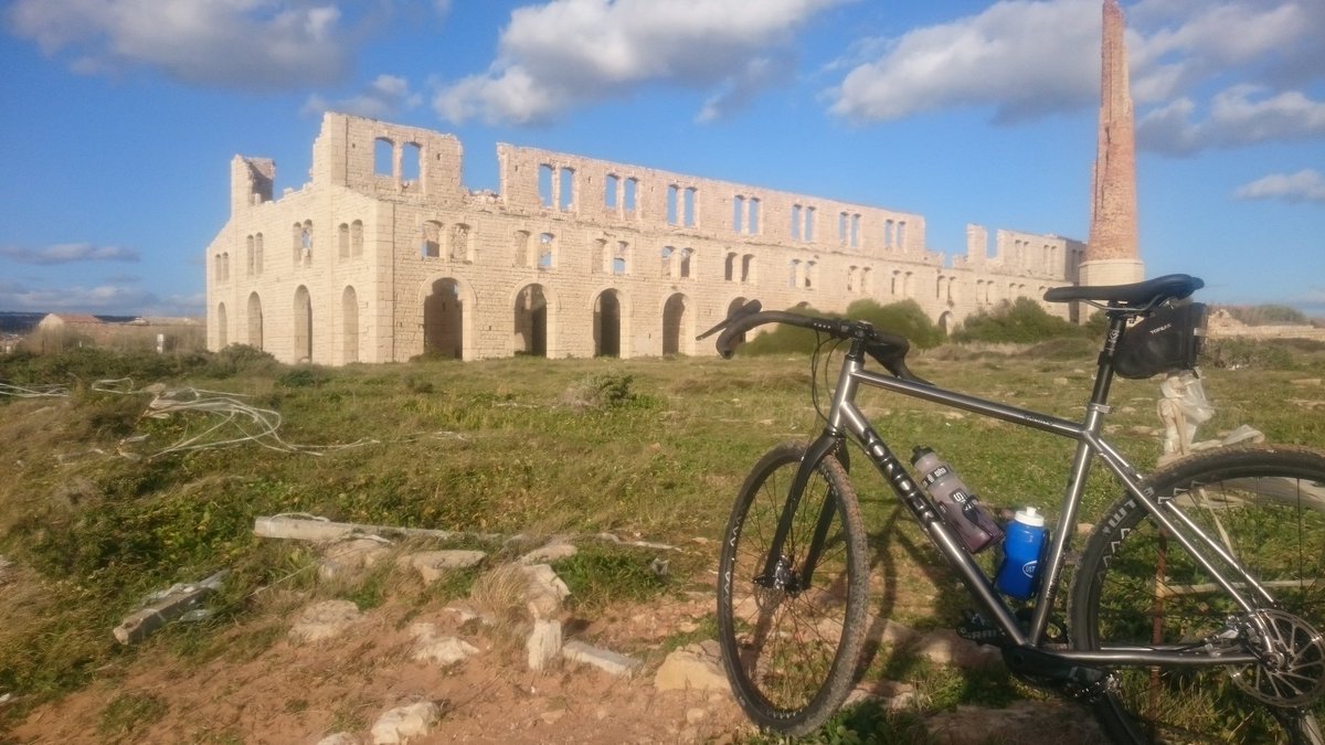 Accidentally did a bit more #Montalbano spotting on my ride today. The benefits of being able to dive off the road anytime. #SonderCamino